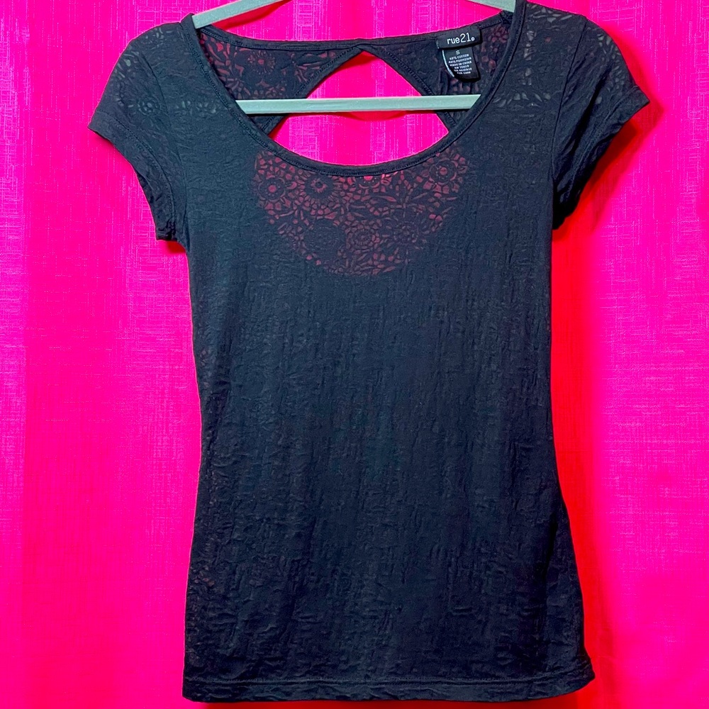 RUE21 CUTOUT OPEN BACK LACE TEE SIZE S